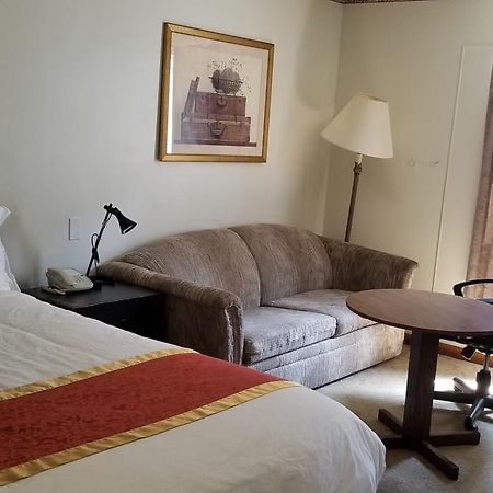 Redwood Motor Inn Brandon Exteriör bild