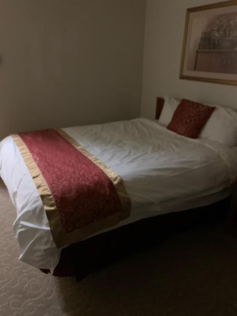 Redwood Motor Inn Brandon Exteriör bild