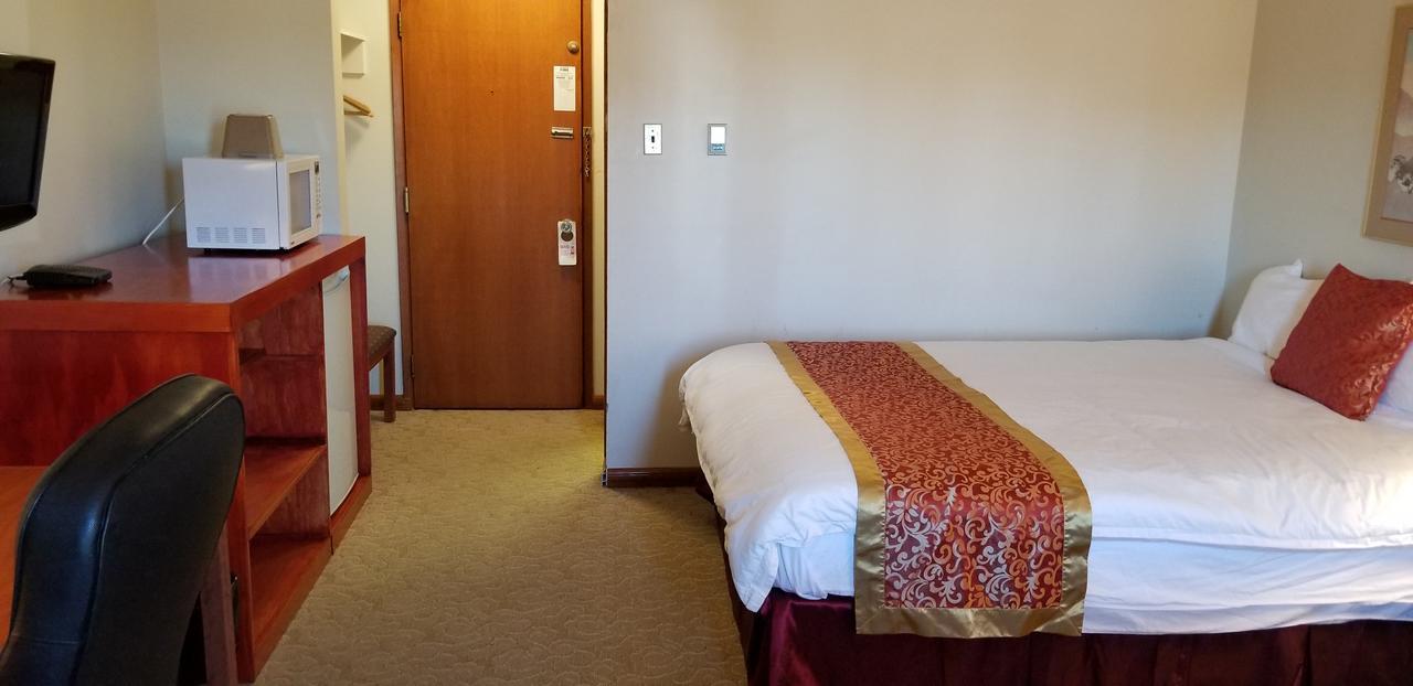 Redwood Motor Inn Brandon Exteriör bild
