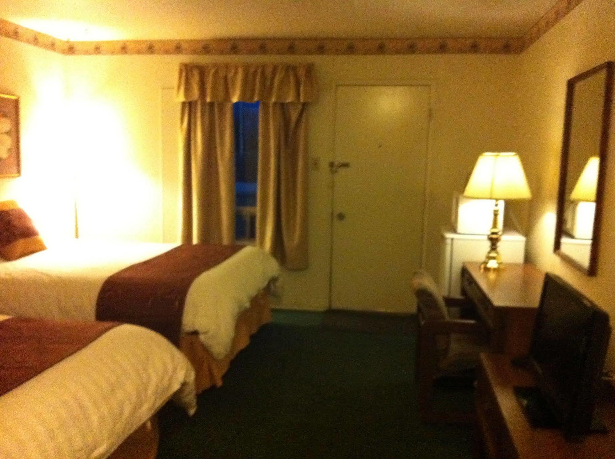 Redwood Motor Inn Brandon Exteriör bild