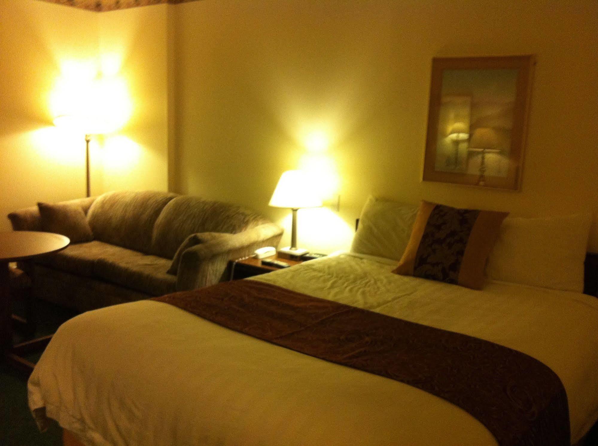 Redwood Motor Inn Brandon Exteriör bild