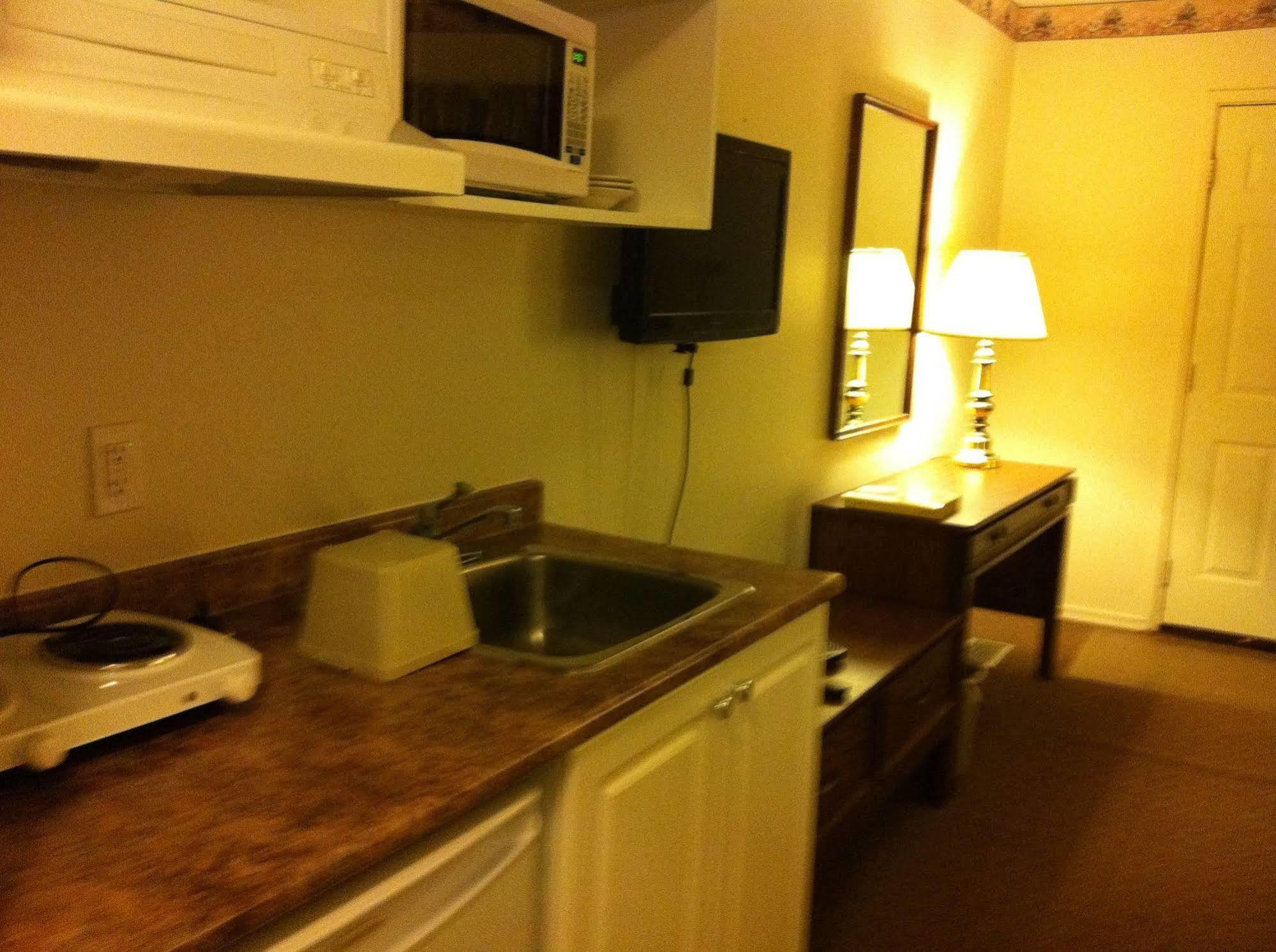 Redwood Motor Inn Brandon Exteriör bild
