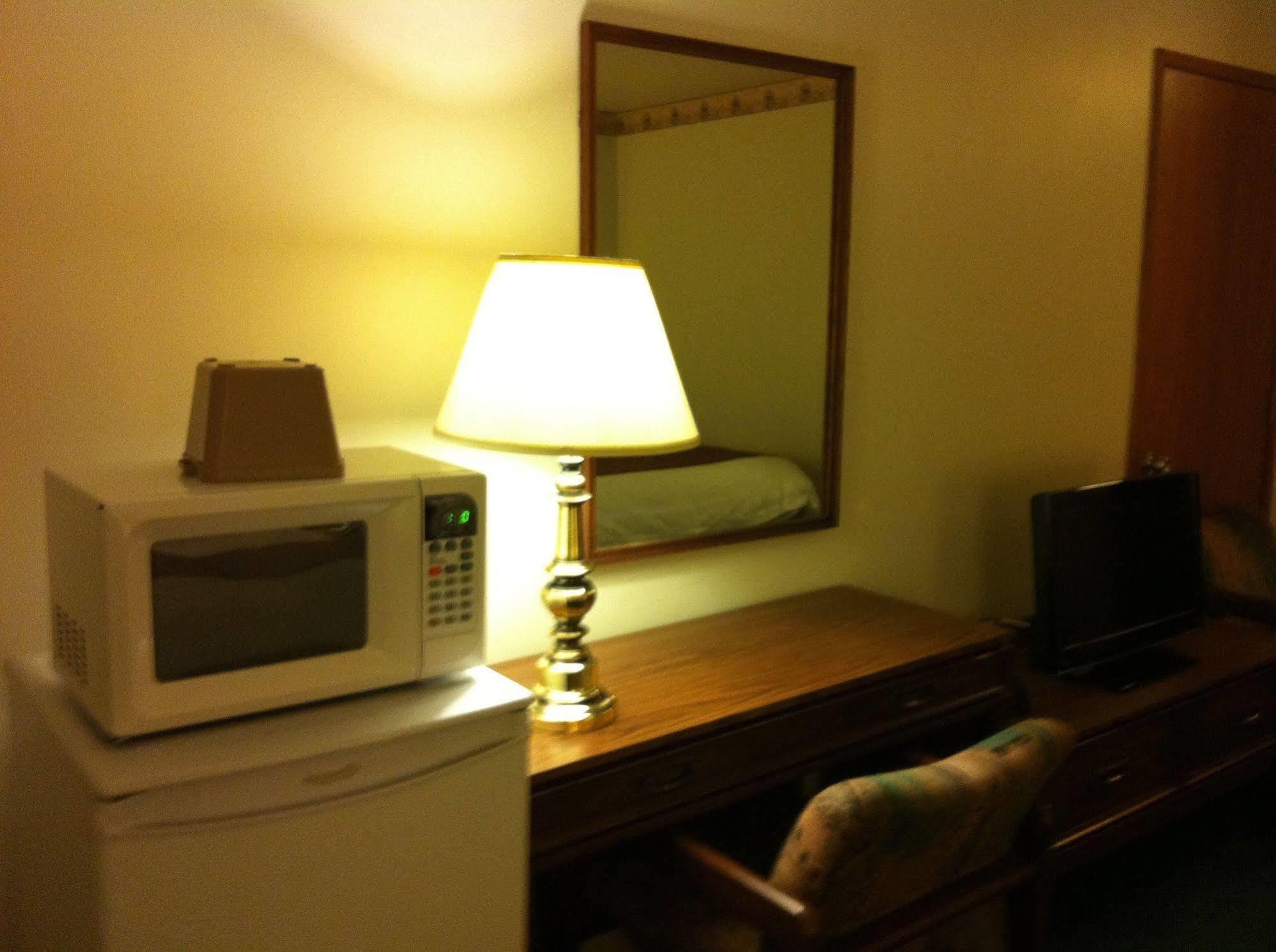 Redwood Motor Inn Brandon Exteriör bild